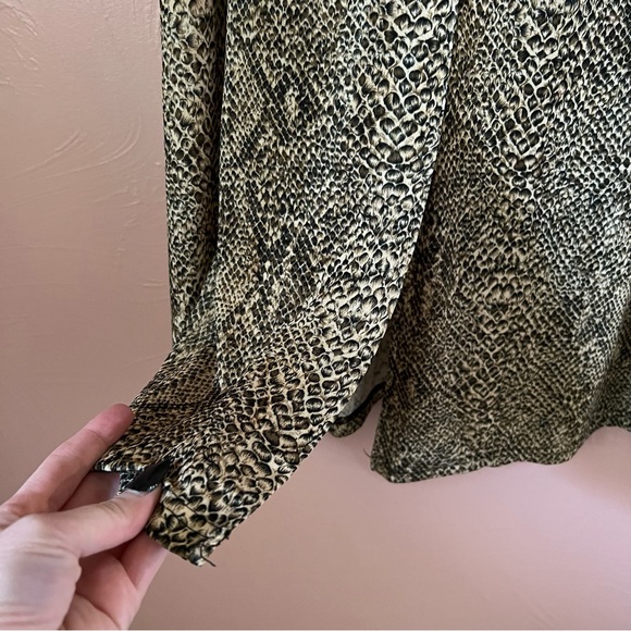Lightweight snake print skirt - Picture 6 of 7